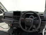 室内も広くゆったり運転に集中できます。