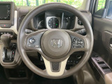 インテリアに合わせたデザインのステアリングは、運転される方のことも考え、運転しやすい形状、大きさです。是非一度、実際に触ってお確かめください。