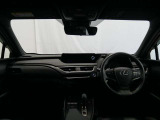 見通しのよいすっきりとした視界で、誰でも運転しやすいです。運転のしやすさは疲れにくさにも繋がりますよ♪