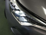 通常のハロゲンランプより2倍以上明るくロングライフ、BiBeamLEDヘッドランプが付いています。
