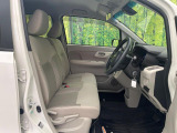 運転席シート廻りは使用感も少なく、良好な状態となっています。前オーナー様が丁寧に使っていたことがよくわかりますね。