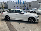 ☆BMWの前後重量配分50:50はエンジン自体をフロントタイヤよりも後ろにずらし、通常はエンジンルーム内に搭載される重量物であるバッテリーをトランクに移動させるなどして実現されています☆