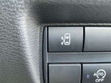 オートスライドドアは、運転席前にあるスイッチの操作でもオート開閉ができ、とても便利です。