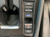 電子パーキングに加えてブレーキホールドシステムを装備しておりますので、信号待ちや踏み切り待ちでもブレーキを踏まずに停止できます!発進する際はアクセルを踏むだけですので渋滞時などはかなり楽ですね!