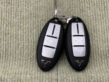 手荷物が多いときでも、スマートキーをバッグやポケットに携帯していれば、キーを取り出すことなくドアの解錠・施錠ができます