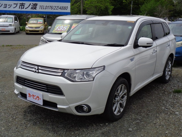 アウトランダーPHEV 2.0 G ナビパッケージ 4WD 