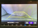 バックでの車庫入れも安心です! リアカメラが付いているバックモニター付のナビを装備しております。操作線もついており距離感も画面から確認できます。