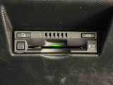 ETCカードを挿入することで高速道路を利用する際の支払いがキャッシュレスになったり、ETCスマートインターチェンジが利用できたり、とても便利なアイテムです!保証は修理保証のみとなります。