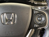 ハンドルにHondaセンシング系のクルーズコントロールやレーンキープアシストなどのスイッチが装備されています。ハンドルから手を離さず安全に操作できます。