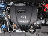 「SKYACTIV-G(ガソリン)」は、規格外の高圧縮を実現し、世界のエンジン技術者に驚きを与えました。さらに、それを維持したままノッキングの発生を抑え、熱効率を向上、走りにも寄与したエンジンです。