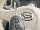 【キーレス】少し離れた場所からでもボタン一つでドアの開錠・施錠ができるのでとっても便利!ドアの鍵穴周りに傷をつけることもありません♪