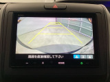 ガイド線表示機能付きのバックカメラで、バックでの車庫入れも安心です。