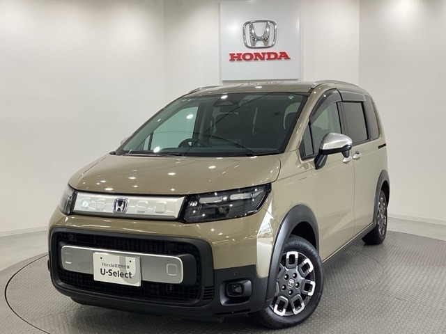 フリード 1.5 e:HEV クロスター 4WD 