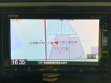 ダッシュボードに自然に溶け込むようにデザインされた純正メモリーナビゲーション。