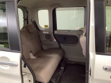 スライドドアなら狭い駐車場でもドアをぶつける心配がありません。ステップが低く乗り降りもしやすいです。
