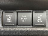 【両側パワースライドドア】スマートキーや運転席のスイッチで後席両側スライドドアの開閉が可能♪電動だから力を入れてドアを開ける必要が無く、小さなお子様でも簡単に開け閉めでき快適です♪