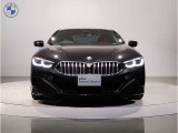【BMWの伝統】BMWの特徴的な“キドニーグリル”は、80年以上続く伝統の形でございます。変わらないこだわりのデザインが、プレミアムブランド“BMW”を創り出します。
