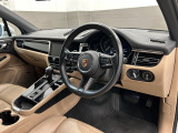 搭載しているポルシェエントリー&ドライブシステムが鍵を取り出すことなくスムーズに乗車と始動を実現。