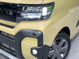 【LEDヘッドライト】悪天候や夜間走行時も良好な視界を確保し安心して運転できる高輝度LEDヘッドライトを装備!点灯速度が早く、消費電力も抑えられています。