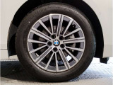 【BMWアロイホイル】軽量かつ強度に拘ったアロイホイル。走行性能ポテンシャルを引き出す設計。車の足元を引き締めてくれる大きなポイントはアロイホイルです。