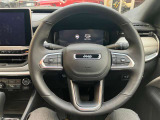 ハンドル裏にはオーディオ操作用のボタンがあり運転中でも安全に操作可能です!