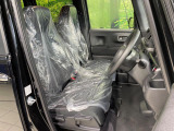 運転席シート廻りは使用感も少なく、良好な状態となっています。丁寧に使われていたことがよくわかりますね。