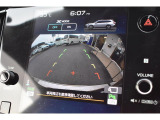リヤカメラ付きなので、シフトレバーをリバースにすると連動してカメラ映像に切り替わります。