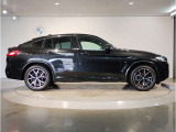 【BMWの伝統-3】BMWのお車は、“駆け抜ける歓び”を体現しております。走行の安定性とコーナリングの良さを追求し、思い通りにハンドルの操作可能です。