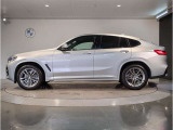 【拘りのFR】BMWが多く採用するFR車。ダイレクトでスポーティな加速感・シャープなハンドリングを実現。縦置きエンジンレイアウトにより、フラットで上質な乗り味です。