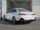 BMW認定中古車は、ドイツ本社と同様の教育・訓練を受けたBMW専門のメカニックが100項目以上のポイントを徹底的にチェックし、整備したうえでご納車させていただきます。