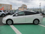 プリウス 1.8 S セーフティ プラス E-Four 4WD 