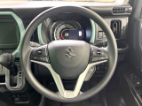 インテリアに合わせたデザインのステアリングは、運転される方のことも考え、運転しやすい形状、大きさです。是非一度、実際に触ってお確かめください。