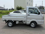 車両の品質管理は室内展示場を完備しておりますので、品質を保った状態の車両をご覧いただけます。