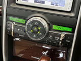 オートエアコンは温度を設定するだけで、自動で風量などを設定してくれます。運転しながら操作も必要ないので、安全性も向上します。