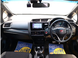 お車選びをお楽しみ頂けるよう、在庫車の展示スペースを十分に確保しております。