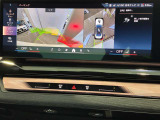 リヤビューカメラはガイドライン付きハンドル操作に連動して進行方向を示してくれます。
