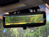 【デジタルインナーミラー】後席の大きな荷物や同乗者で後方が確認しづらい時でも安心!カメラが撮影した車両後方の映像をルームミラー内に表示。クリアな視界で状況の確認が可能です!