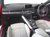 Audiのインテリアはエクステリア同様、優れたデザイン性とクオリティ、そして機能性を兼ね備えております。