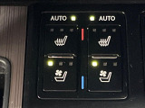 【シートベンチレーション】夏場は涼しい風でお尻や背中の熱やムレを防ぎ、冬はエアコンよりも早く温まってポカポカに!季節を問わず快適に過ごせます。
