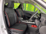 運転席まわりには十分なスペースがあり、大柄な方でもゆったり運転していただける環境です。