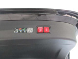 荷室はボタン1つで閉められます。