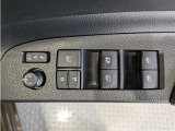 パワーウィンドウスイッチです。当たり前にないと不便な装備ですよね!