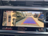 ◆苦手な人が多い駐車場での車庫入れや狭い道でも大丈夫です/クルマの前後左右にカメラを設置してモニターで表示してくれるため、運転席から見えにくい場所を映し出してドライブをサポートします◆