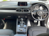 【内装の除菌消臭】車内の細菌やカビを除去しニオイの元となる菌の抑制をします。様々な物質に直接反応して酸化、分解します。人気オプションの一つです。