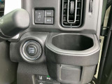 運転席、助手席にはドリンクホルダーがあります。