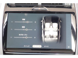 澄みきった高音から深みのある低音まで、すべての音とリズムを鮮やかに再生します。各シートの側には、ドアマウントスピーカーを配置。スムーズでクリアなサウンドをお楽しみいただけます。