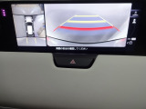 狭い場所での駐車やすれ違いなどでより的確な運転操作に役立つ360°ビューモニターが装備されています。