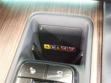 スマートフォンなどをワイヤレスでおくだけ充電!縦置きにすることで、使いやすさとスペース効率を高めています