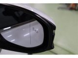 BSM搭載。バック出庫の際に左右から接近する車両を検知警告するRCTA。RCDも搭載。さらに、ドアを開ける際に後方からの接近車両との衝突の可能性がある場合警告するSEAも搭載しています。