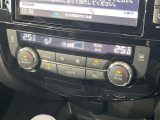 【左右独立型フルオートエアコン】運転席と助手席でそれぞれお好みの温度に設定可能。同乗者にも配慮した、快適な空調をお届け致します。